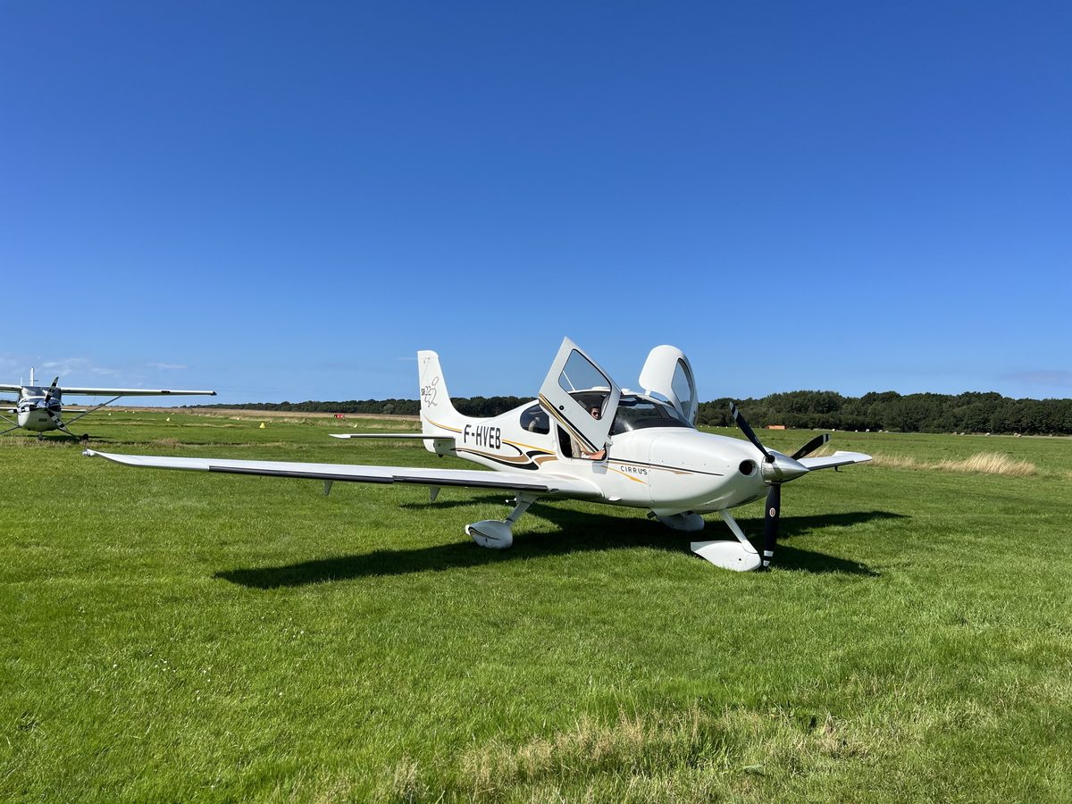 Ready to Go — F-HVEB, pre-flight on the grass
